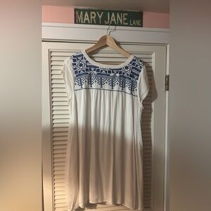 Women's White and Blue Embroidered Top